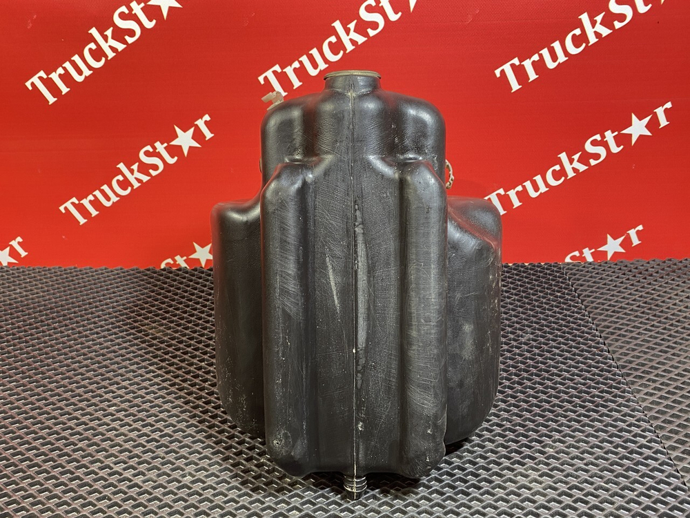 Бачок омывателя лобового стекла 2017г