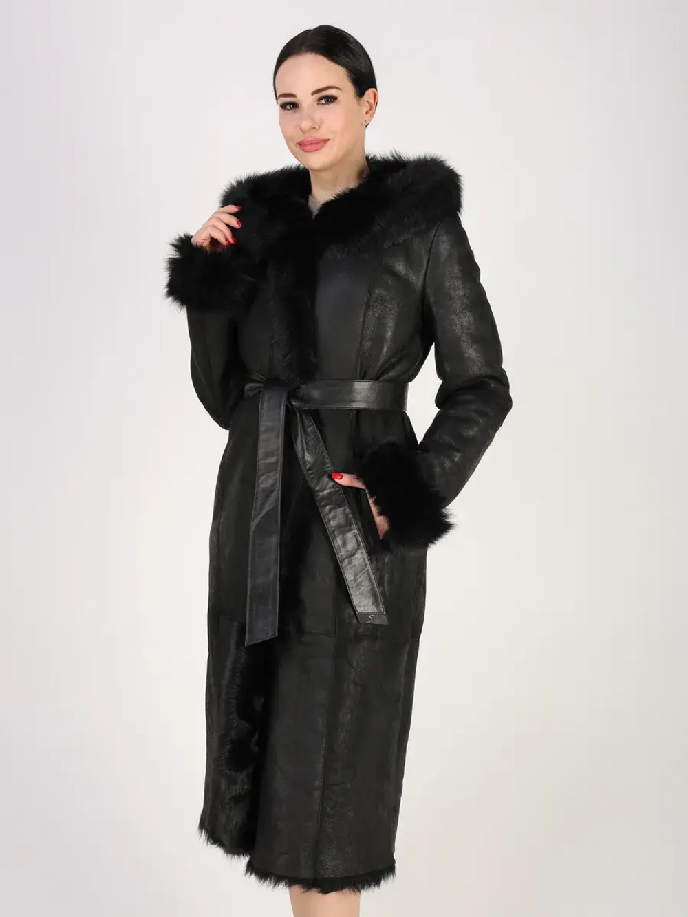 Дубленка зимняя натуральная с капюшоном длинная и теплая