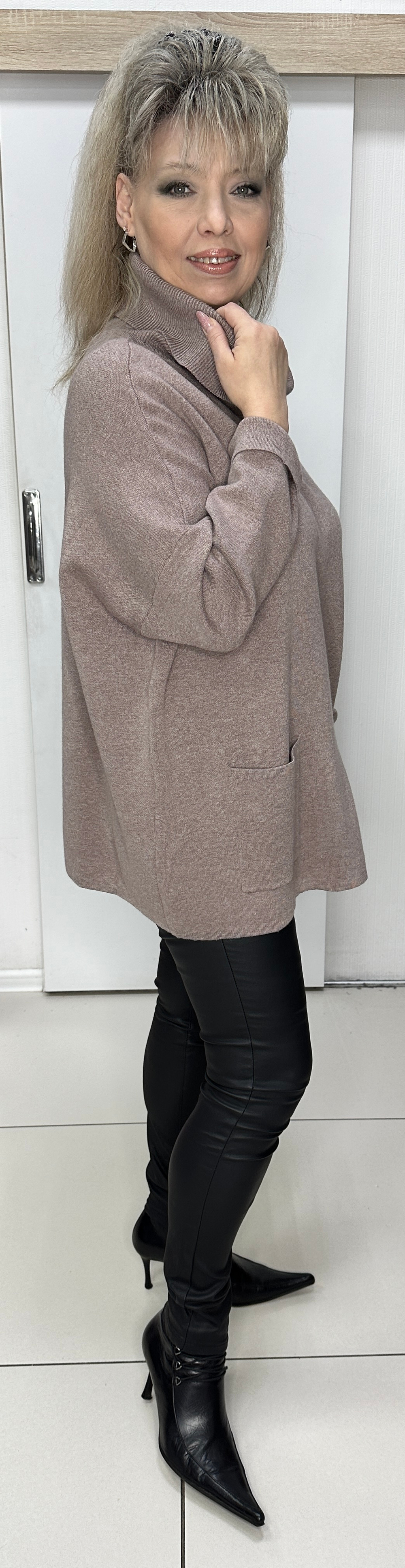 Свитер-джемпер с кармашками