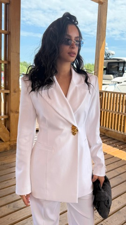 Пиджак приталенный белый