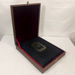 Книга в переплёте из натуральной кожи "Черное золото. История русской нефти" в футляре