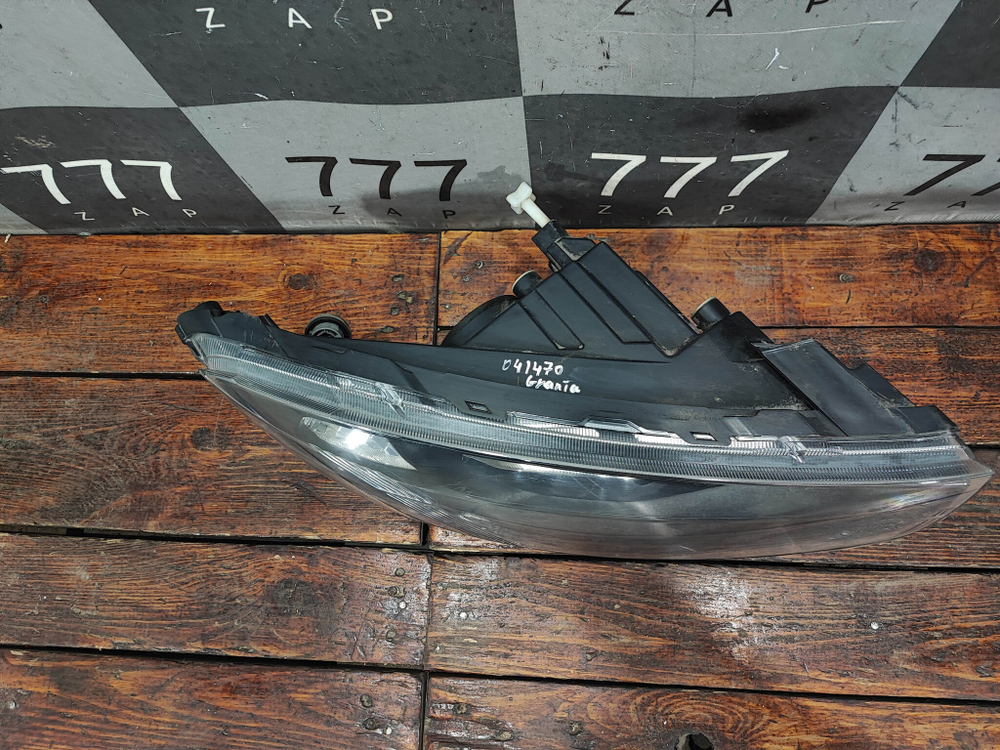 Фара правая LADA Granta 18-нв Б/У Оригинал 8450112280