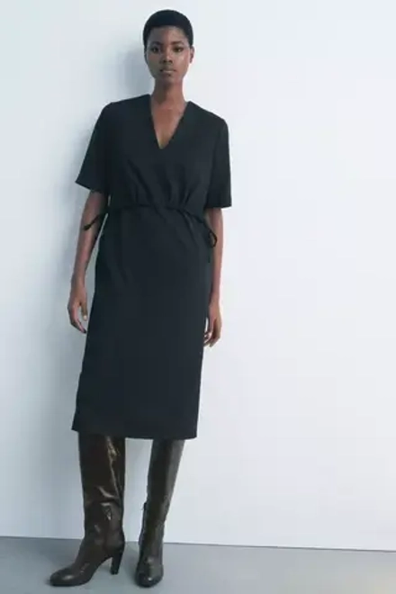 ZARA ПЛАТЬЕ МИДИ С V-ОБРАЗНЫМ ВЫРЕЗОМ — ZW COLLECTION, ЧЕРНЫЙ