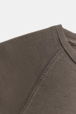 ZARA ФУТБОЛКА С ЭФФЕКТОМ ПОТЕРТОСТИ И РЕГЛАНОМ, СЕРО-КОРИЧНЕВЫЙ