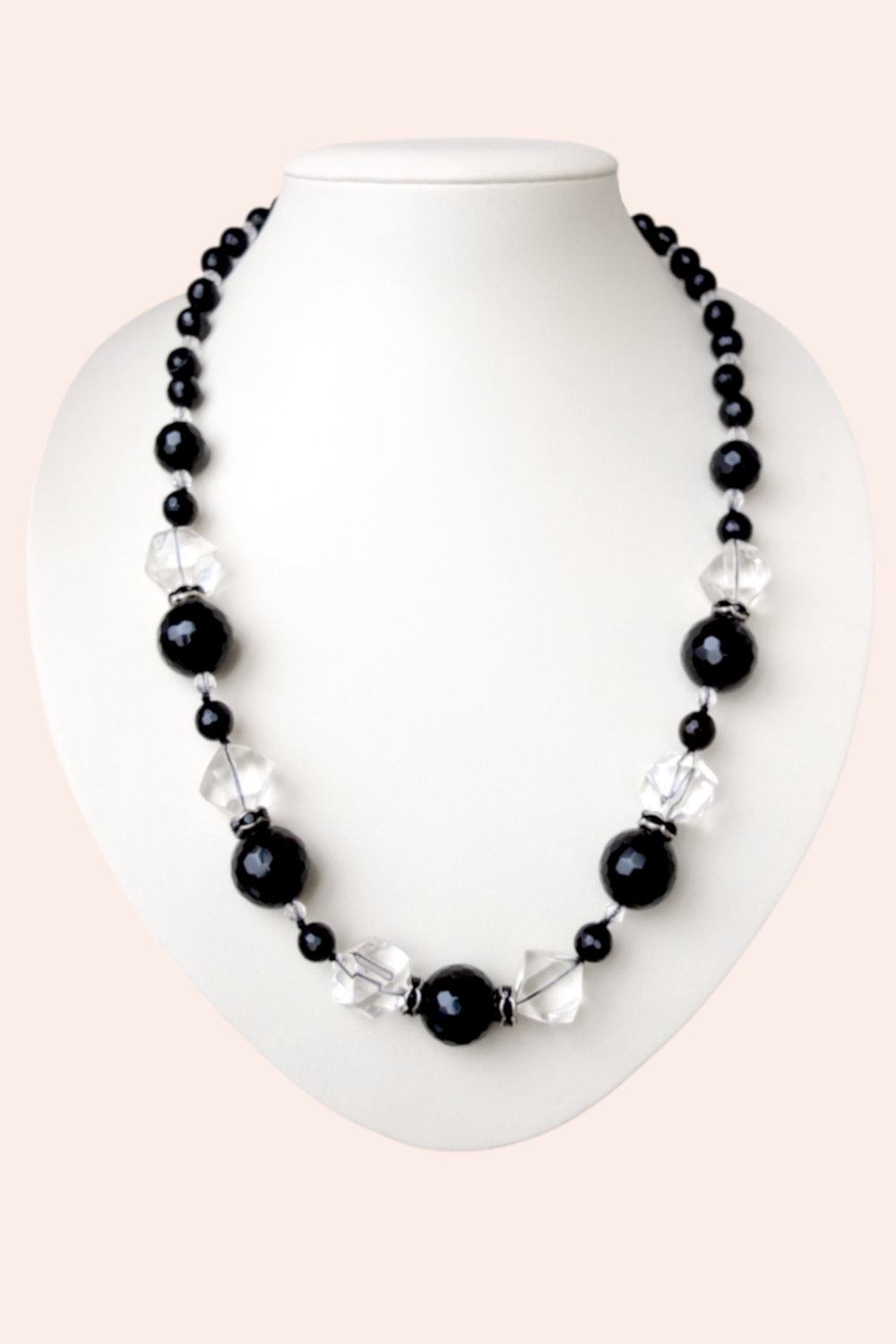 бусы из агата и кварца, черное с прозрачными камнями украшение