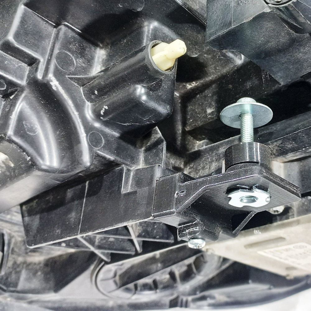 Кронштейн крепления фары для Volkswagen Passat B8 (07.2014 - 02.2020) г.в.