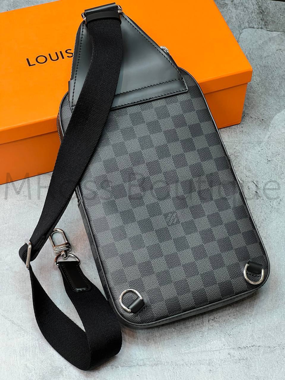 Vuitton avenue sling bag hotsell