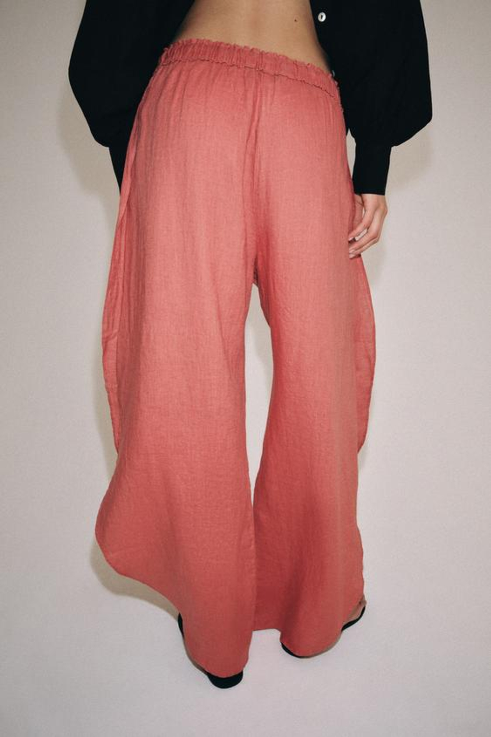 ZARA БРЮКИ ИЗ ЛЬНА С РАЗРЕЗАМИ — ZW COLLECTION, КОРАЛЛОВЫЙ