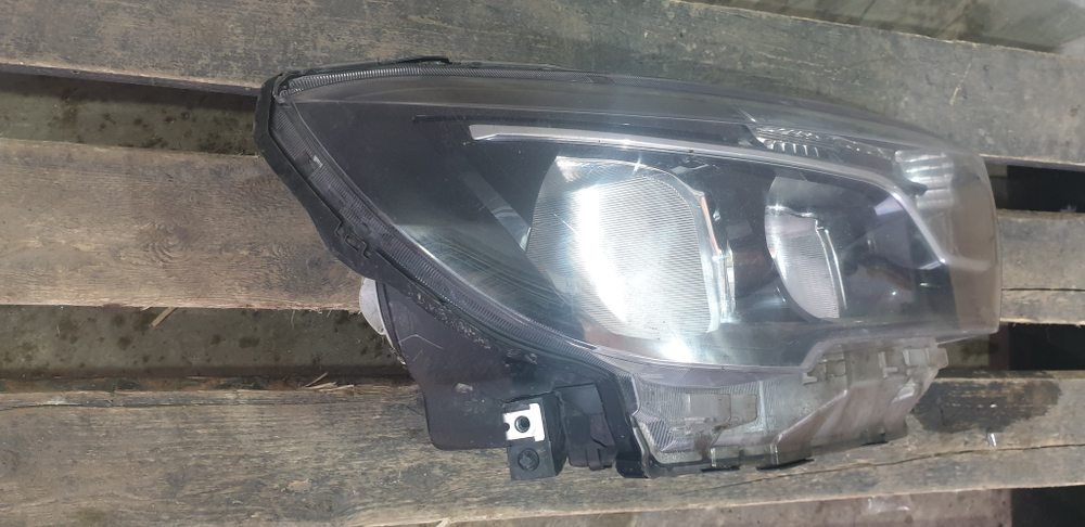 Фара правая LADA Vesta 15-21 Б/У Оригинал 21803711010