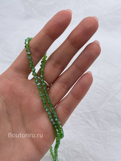 Бусины стеклянные биконусы на нити зеленые