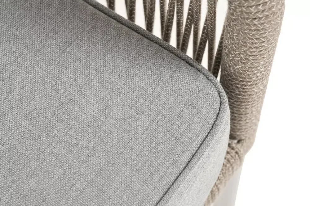 "Канны" диван 2-местный плетеный из роупа, каркас алюминий светло-серый (RAL7035) шагрень, роуп серый меланж круглый, ткань серая 017