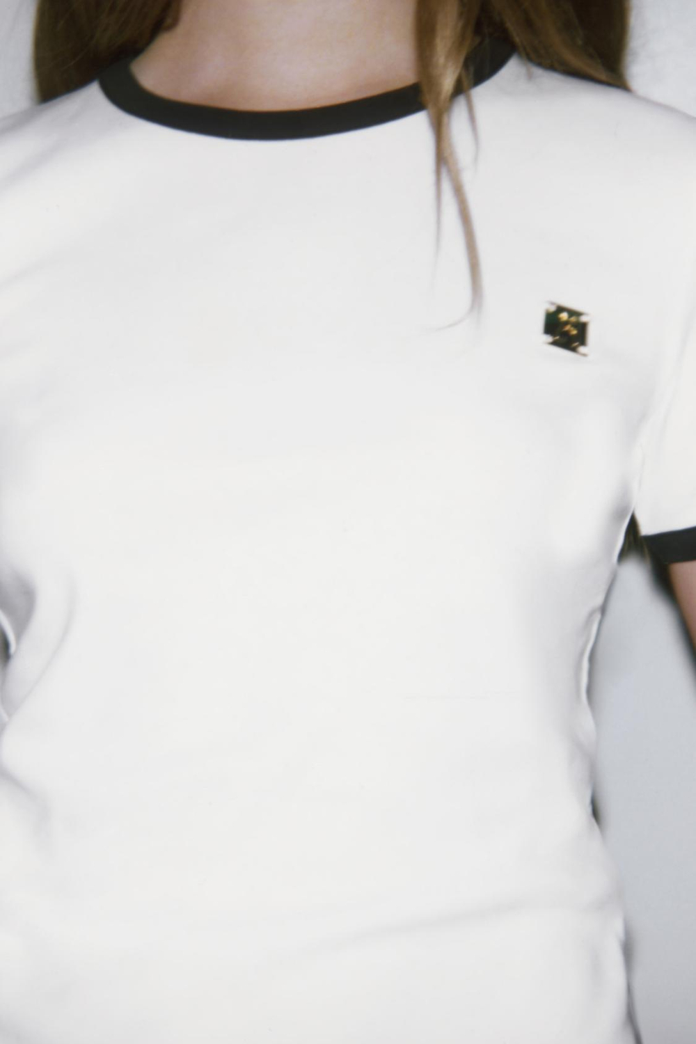 ZARA ФУТБОЛКА С БРОШЬЮ, БЕЛЫЙ