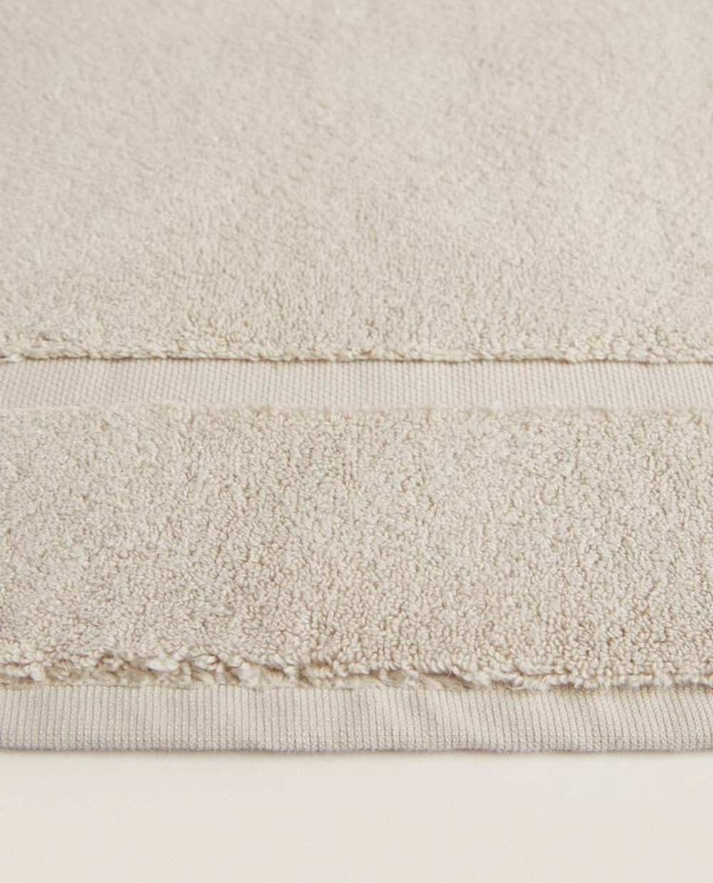 ZARA HOME КОВРИК ДЛЯ ВАННОЙ ИЗ МЯГКОЙ ТКАНИ, ПЕСОЧНЫЙ