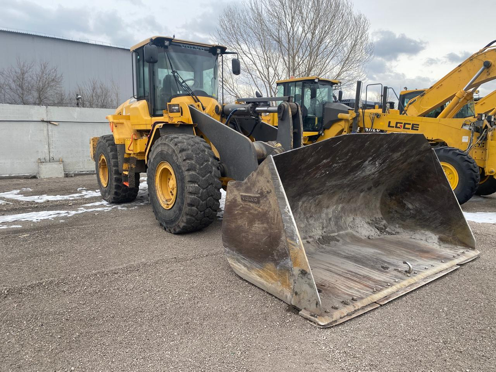 Volvo L120 Фронтальный погрузчик L120GZ (Дизельный, 7,2 л, 245 л.с., АТ)