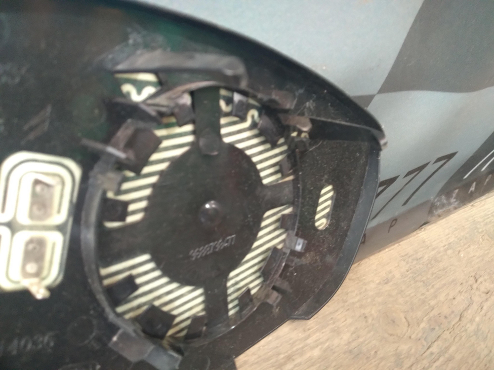 Зеркальный элемент левый правый Citroen C4 1 (05-11) 9688798277