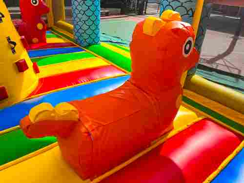 Коммерческий надувной батут «Драконы в тропиках» с механизированной головой, 14*7*7,3 м