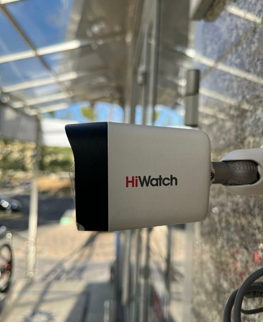 Hiwatch DS-T500A(B) 3К (5 Мп 16:9) уличная цилиндрическая HD-TVI камера с гибридной подсветкой EXIR/LED до 30/20 м и встроенным микрофоном (AoC).