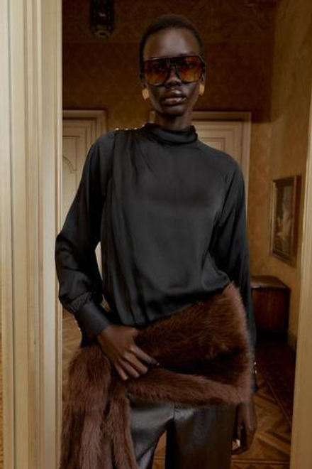 ZARA АТЛАСНАЯ БЛУЗА С ПУГОВИЦАМИ НА ПЛЕЧЕ, ЧЕРНЫЙ