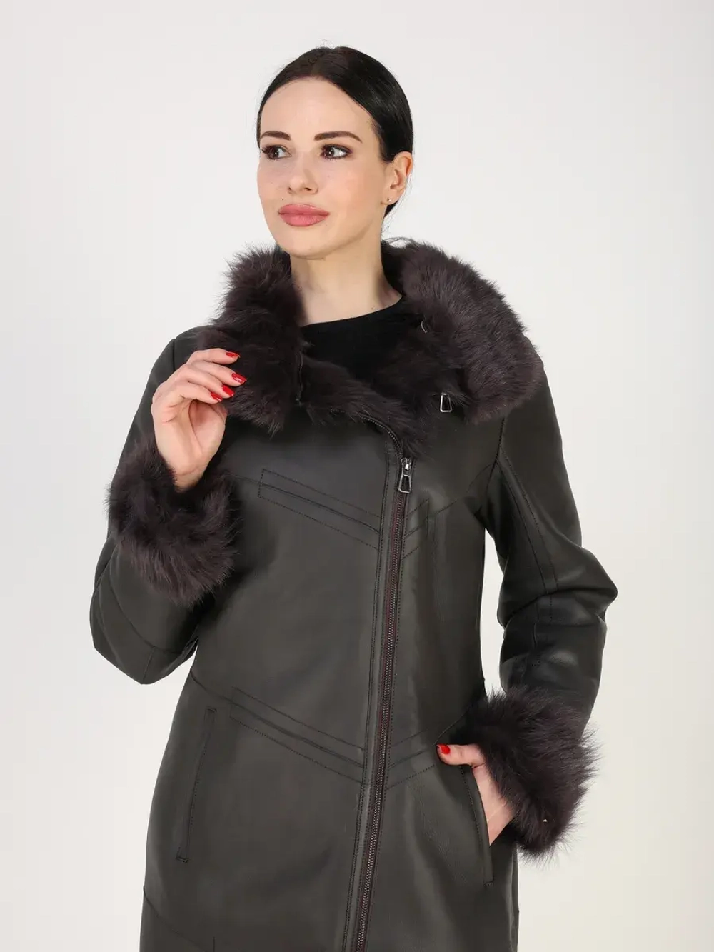 Дубленка зимняя натуральная с капюшоном длинная