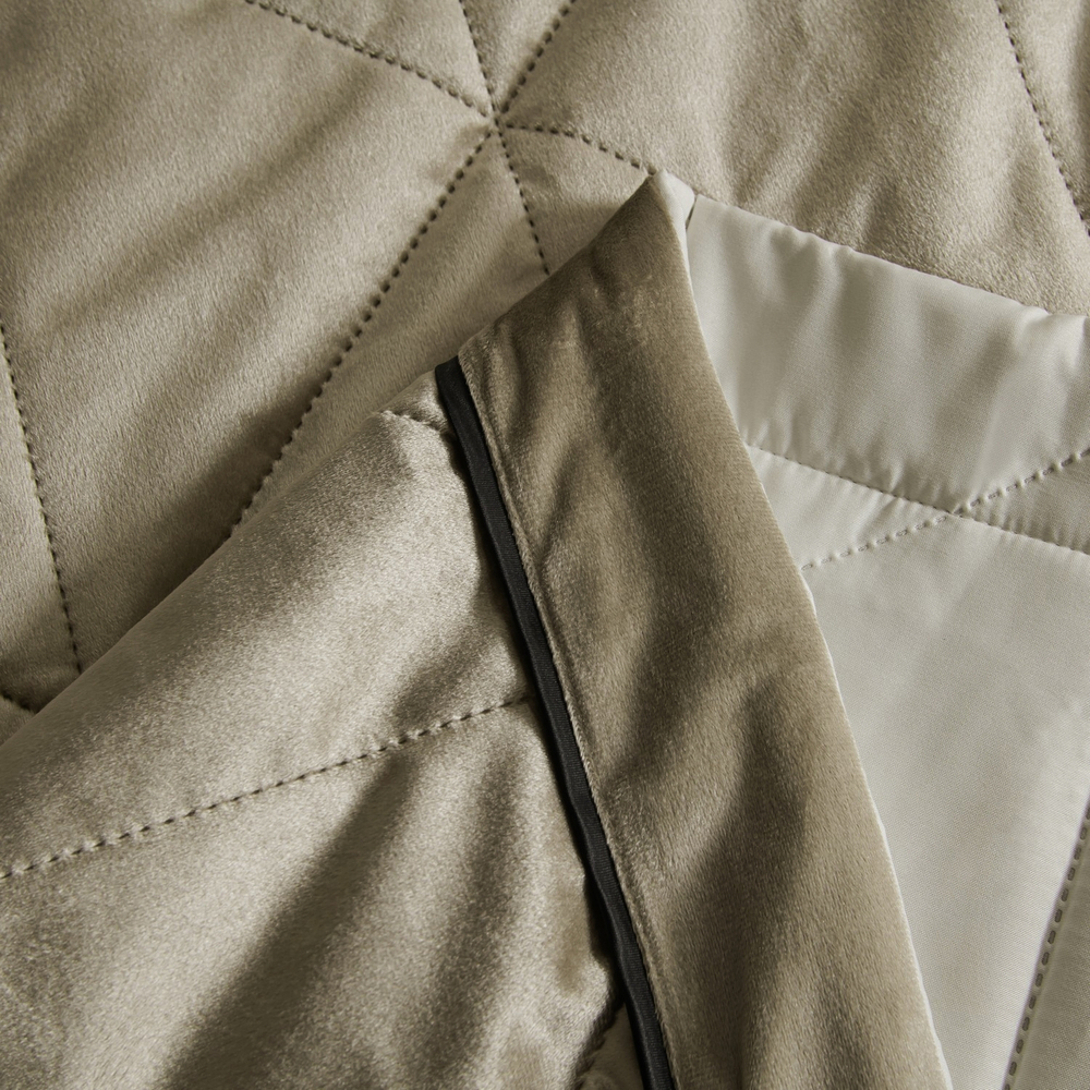 Велюровое покрывало в клетку с наволочками OVL031