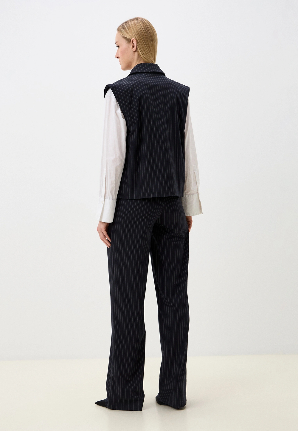 Костюм классический с жилеткой, цвет темно-синий