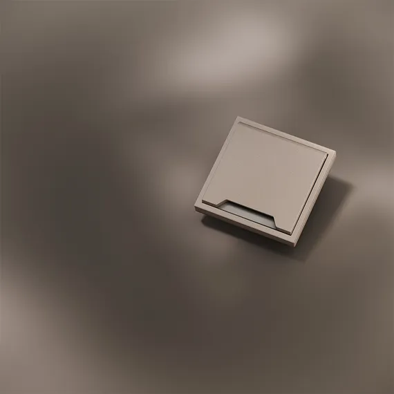 Накладка для розетки с заземлением, защитными шторками и крышкой, S70 Metal (платина) vlsm000810