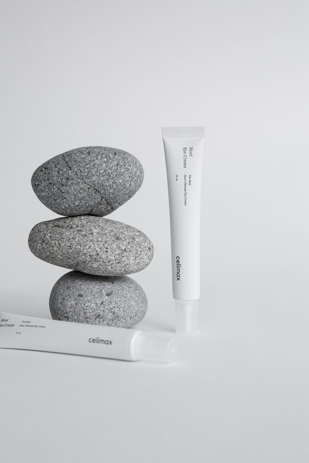 Крем для области вокруг глаз с экстрактом нони (Celimax The Real Noni Ultimate Eye Cream )