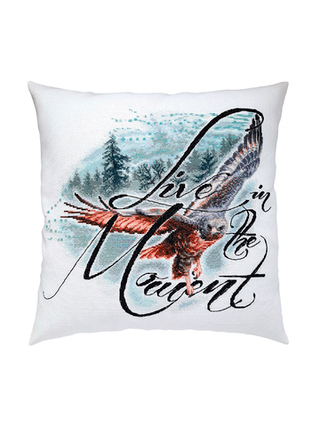 "Живи настоящим моментом"-СU066  подушка