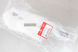 53100-MGZ-J00. PIPE COMP., R. STEERING HANDLE. Clip-on Right CBR500