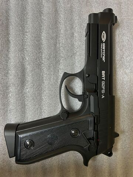 Страйкбольный пистолет