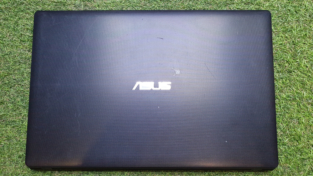Ноутбук ASUS Pentium/4Gb