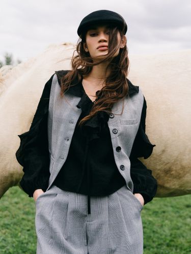 Жилет от костюма в клетку