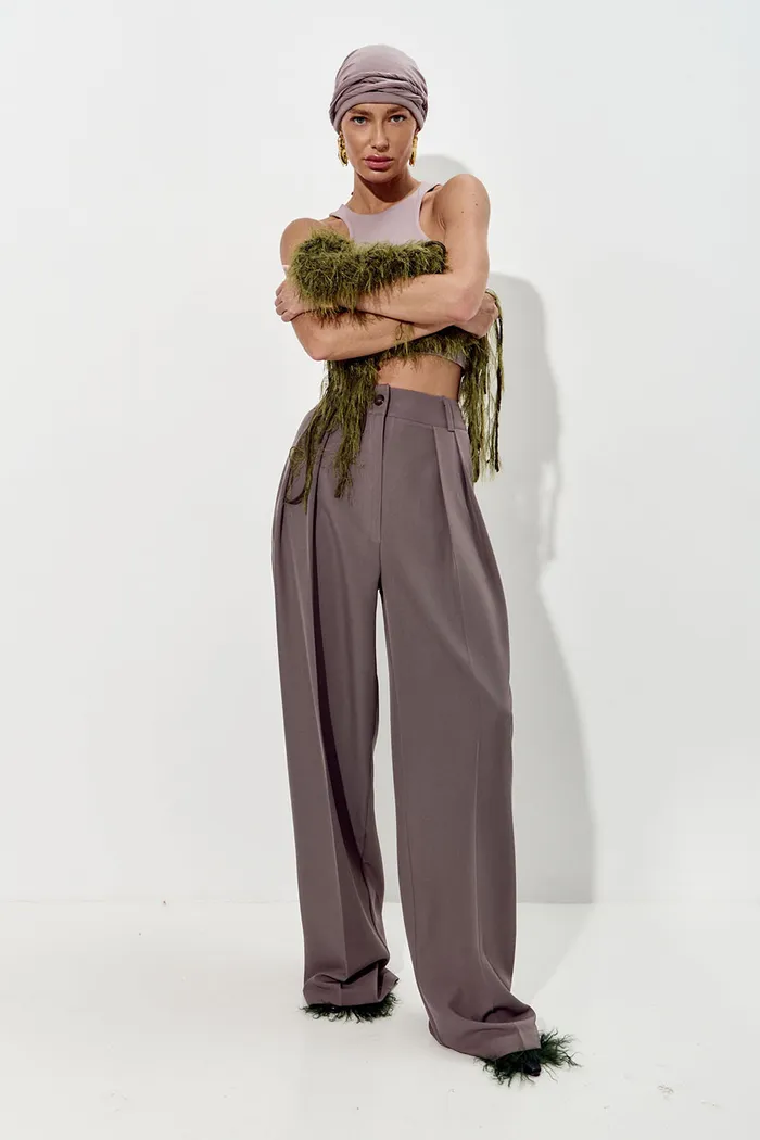Брюки палаццо свободные с защипами цвета тауп