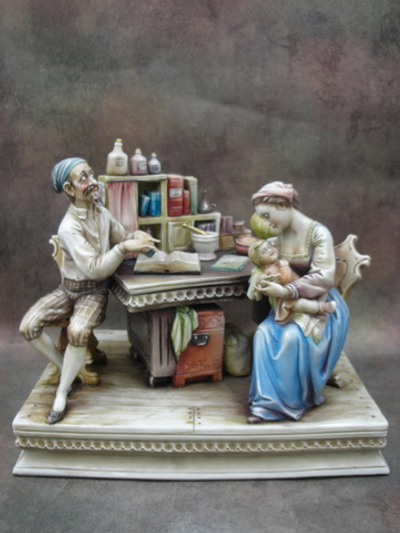 Статуэтка. Фарфор. У лекаря. Capodimonte. Италия