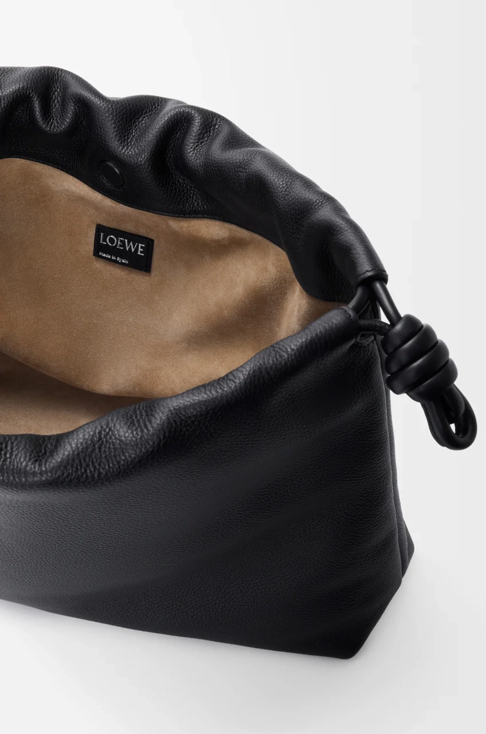 Loewe Большая сумка Flamenco из зернистой телячьей кожи, черный