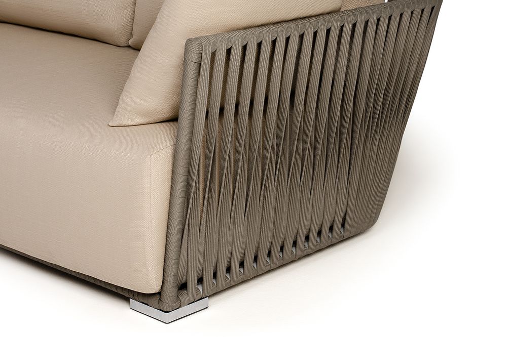 "Форли" диван 2-местный плетеный из роупа, каркас алюминий светло-серый (RAL7035) муар, роуп серо-коричневый 23мм, ткань Mossle бежевая