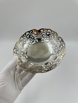 Конфетница посеребренная W E & Co