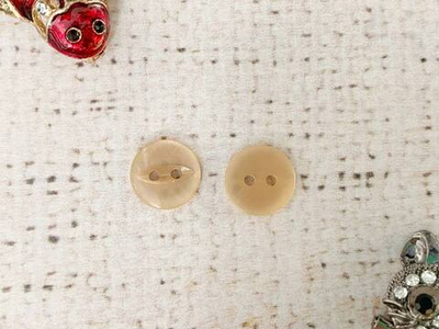 Пуговицы блузочные, d 1,1 см, 2 прокола, светло-бежевый