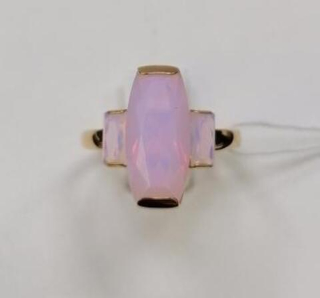 Кольцо из золота с опалами