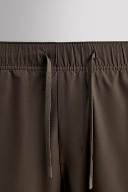 ZARA БРЮКИ ИЗ ВЫСОКОТЕХНОЛОГИЧНОЙ ТКАНИ, КОРИЧНЕВЫЙ