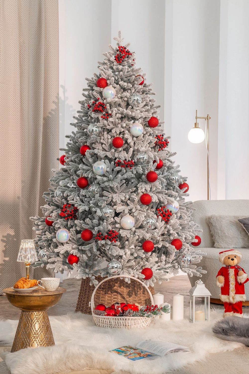 Заснеженная елка «Швейцарская» (Литая хвоя) от 1.8 м до 3 м