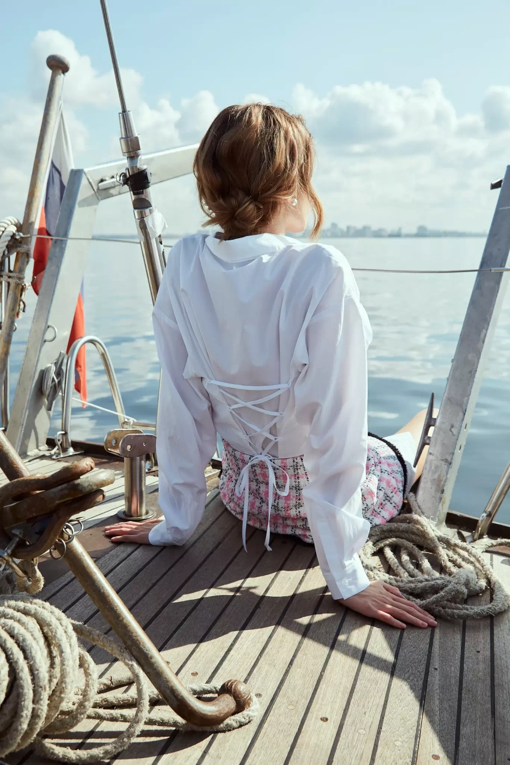 Рубашка с цветами на карманах