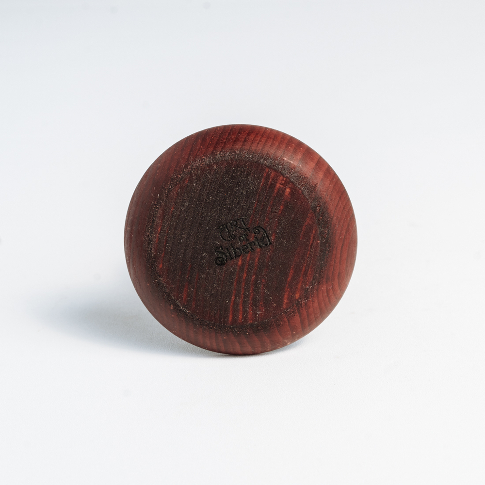 Деревянная подставка для яйца с солонкой из древесины сибирского кедра. ES10