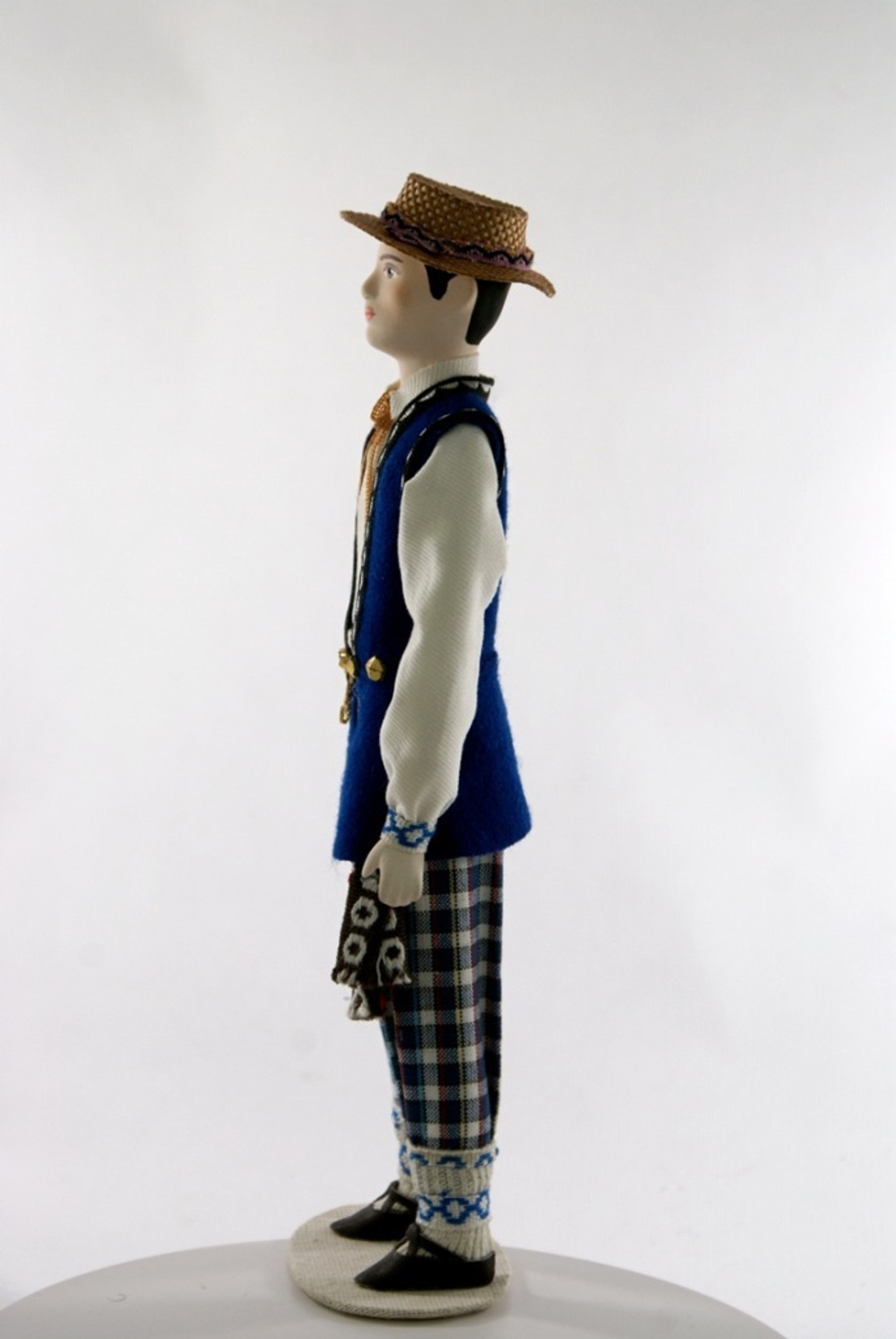 Кукла фарфоровая коллекционная Литовец