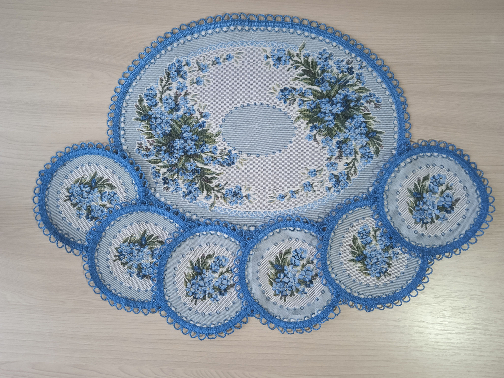 Набор гобеленовых салфеток Незабудка (1 шт 30х40 + 6 шт D 15)