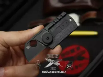 Складной нож Spyderco Dog Tag 188CFBBKP c клинком из стали CPM-S30V, рукоять карбон