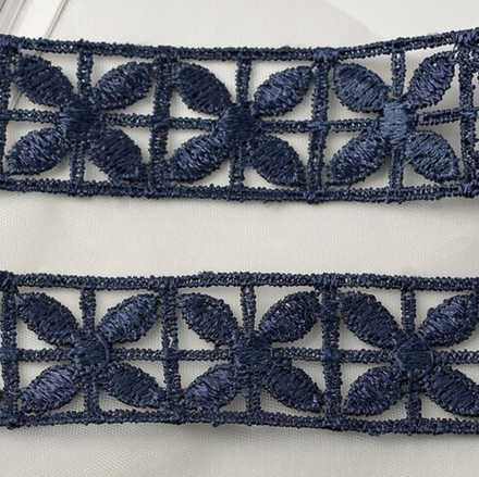 Кружево гипюр шир.28мм цв.1 т.синий