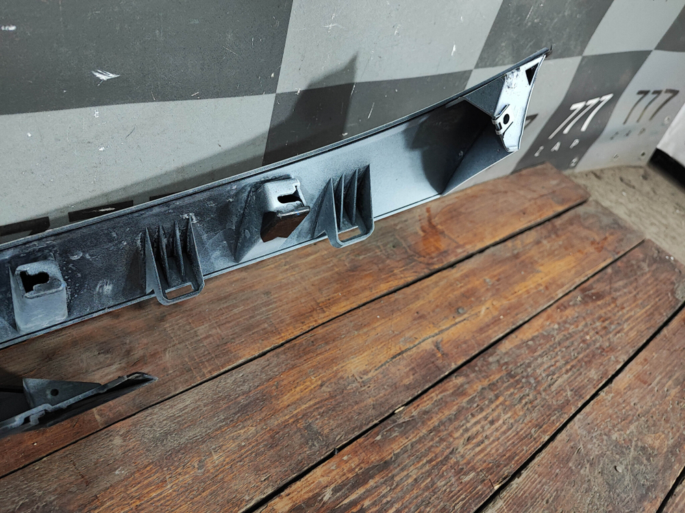 Накладка крышки багажника FAW Bestune T77 18-нв Б/У Оригинал 1EA150810G04