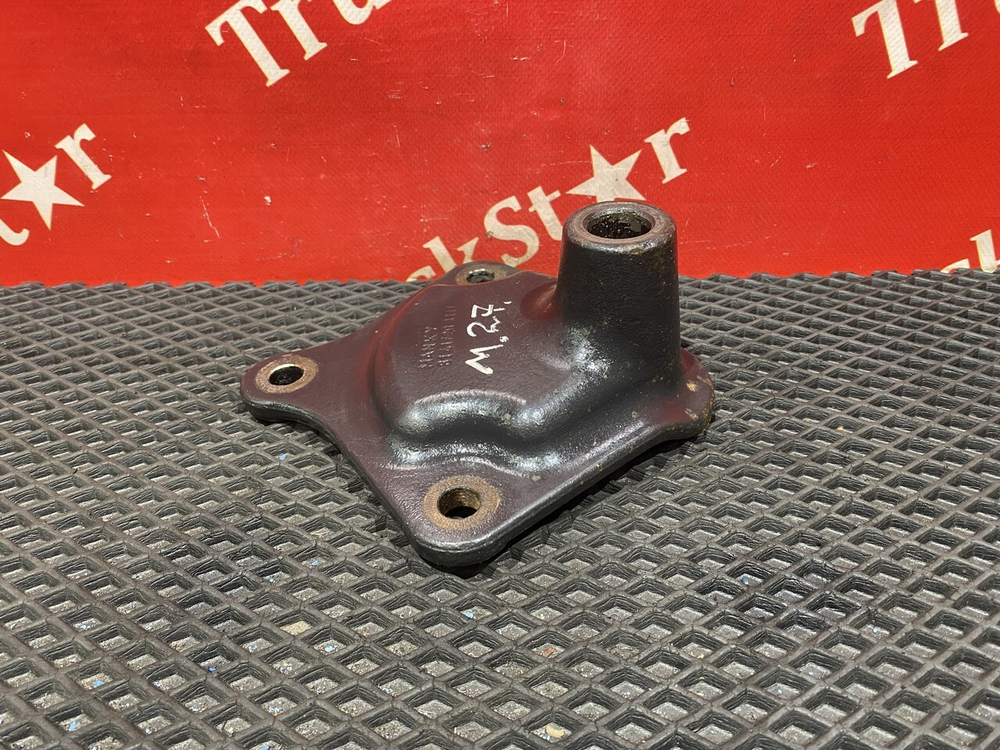 Кронштейн цилиндра подъема кабины 2018г