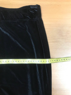 Юбка бархатистая, визуально на 44 размер